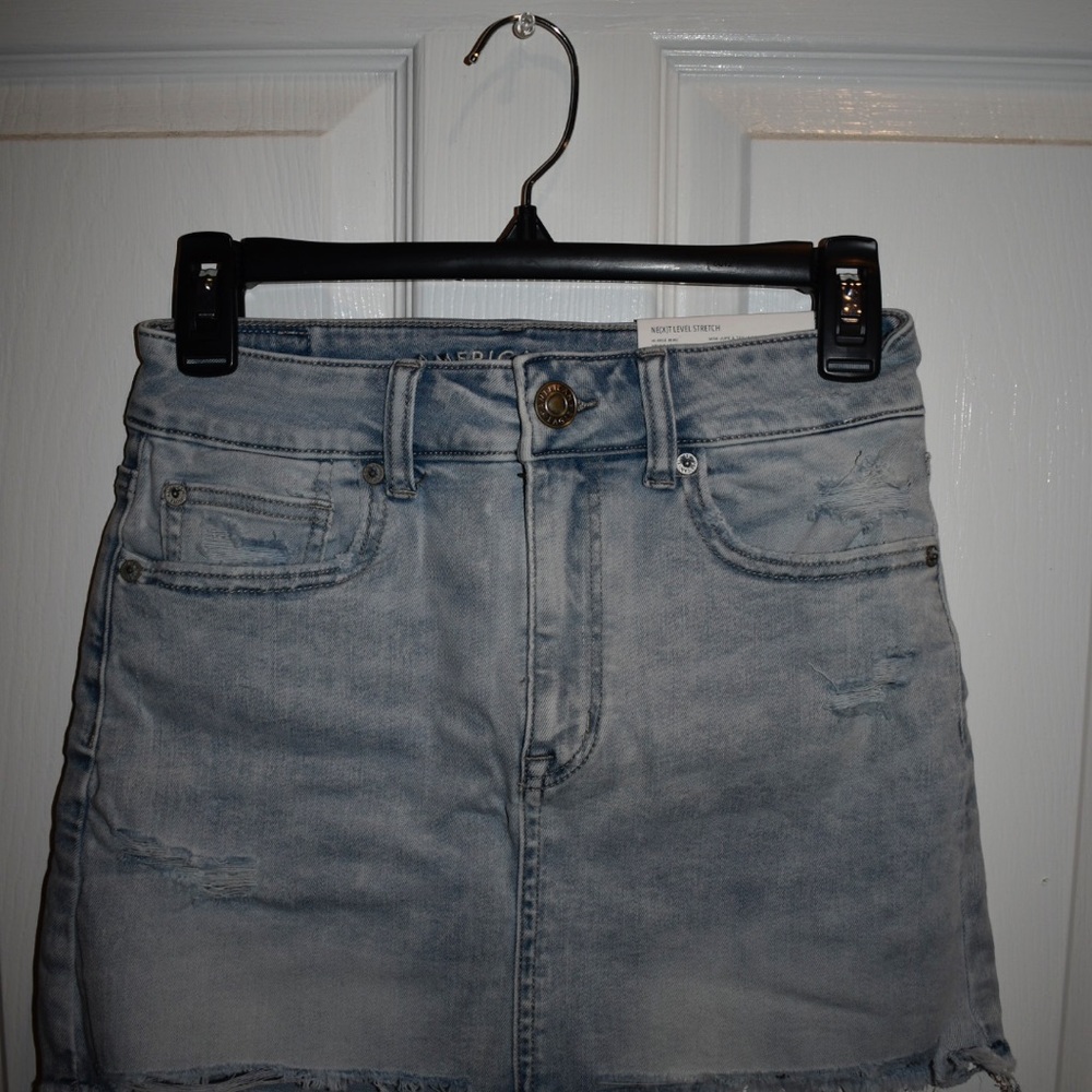 American Eagle light wash denim skirt size 4